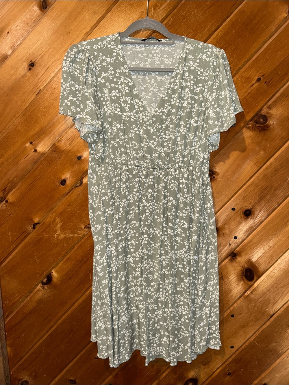 Bloomchic sage green ditsy floral wrap-style short-sleeve dress - Picture 2 of 5